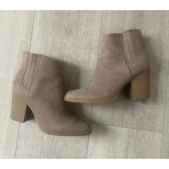 Madden Girl‎ Brown Suede Ankle Bootie Size 7 - Picture 1 of 6